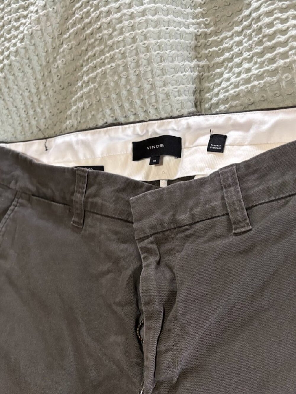vince chinos 32x33 olive